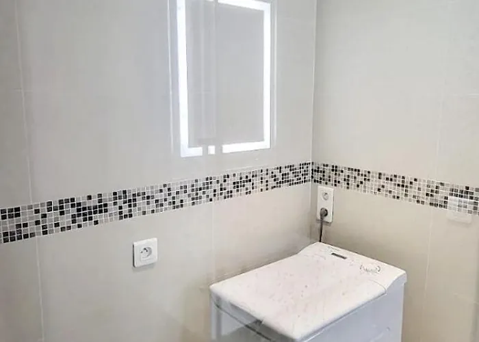 Chateauneuf Jardin Bioves شقة مينتون