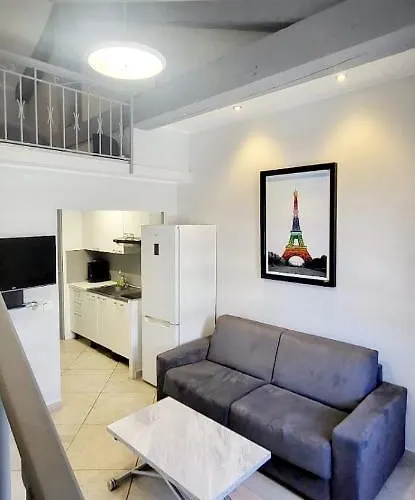 Chateauneuf Jardin Bioves مينتون